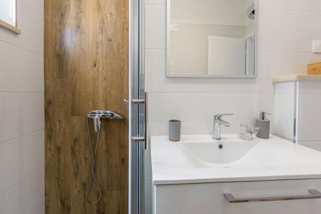 PUY Sylvia Center Apartment מראה חיצוני תמונה